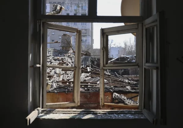 Estado de un edificio tras un ataque ayer en Odesa. EFE/EPA/Igor Maslov