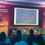 Norma sobre paneles solares desata controversia sobre sostenibilidad