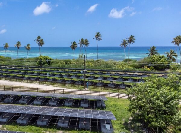 La  mayor participación en turismo (26.3 %), seguido por energía (23.8 %) y bienes raíces (15.7 %).