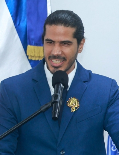 Patricio León presentó el proyecto en la UASD.