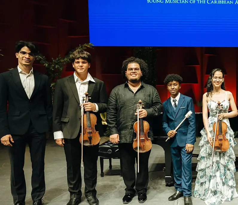 Parte de los jóvenes músicos que estuvieron en la final.