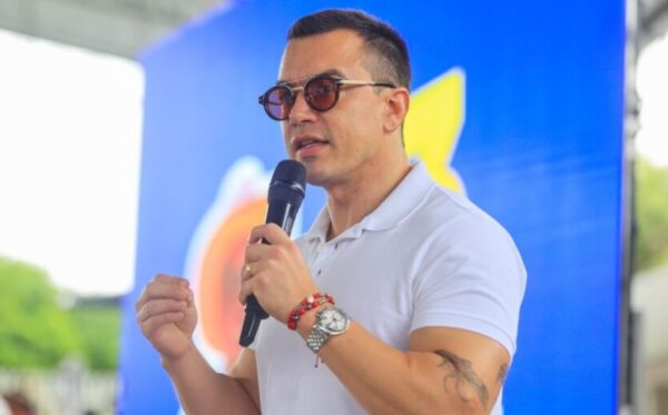 El presidente ecuatoriano, Daniel Noboa presiona a Colombia.