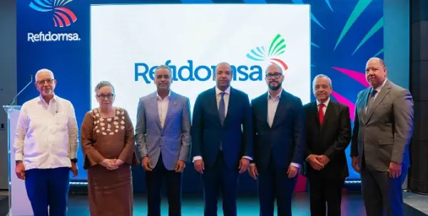 Samuel Pereyra,     junto a  Joel Santos,   Alejandro Valerio y miembros del consejo.
