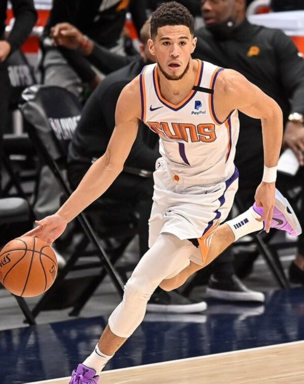 Devin Booker lidera plantilla de los Suns de Phoenix que se miden hoy a Portland