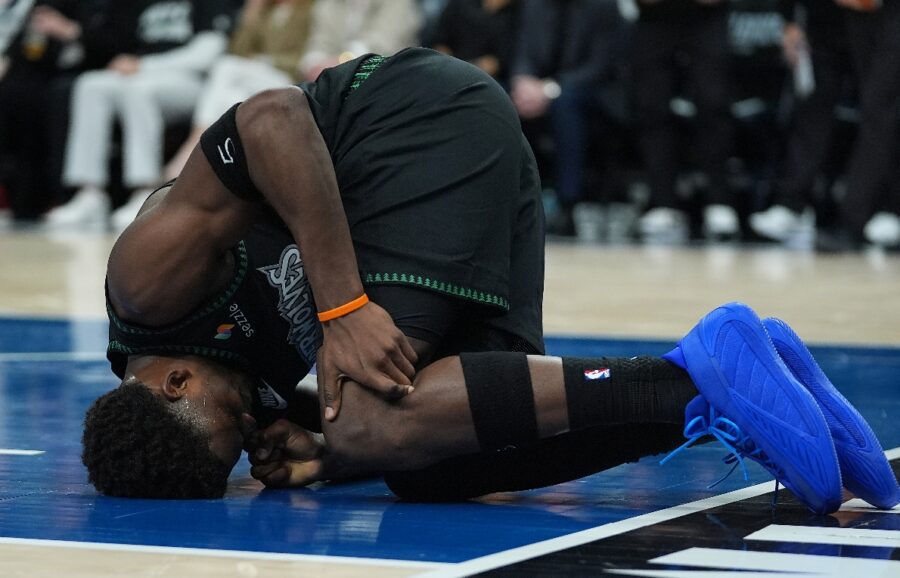 Anthony Edwards se perderá al menos una semana de playoffs por lesión de rodilla.  Ap