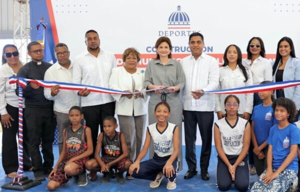 La vicepresidenta Raquel Peña y el ministro Kelvin Cruz encabezaron el acto de entrega.