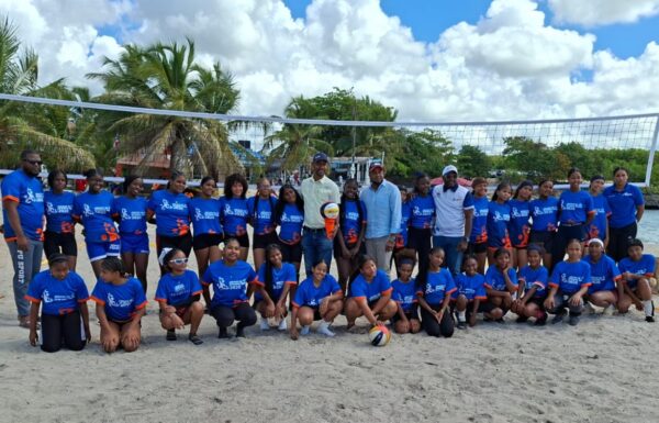 Parte de los jóvenes que participaron en los Juegos Semana Santa 2026.