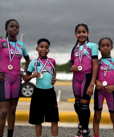 Integrantes del club Ruedas Reales.