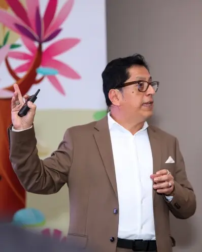 Carlos Aburto, director editorial del Grupo Aldua.