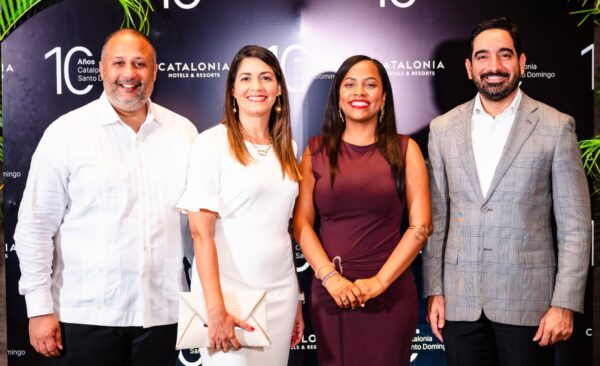 Kenia Muñoz, Miguel Domínguez, Gonzalo Vera y Víctor Cruz.