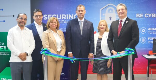 Jimmy Rosario, Frank Abreu, Josefina Pepín Ubrí, Guido Gómez Mazara, Lucy Threan y  Ramón Sosa.