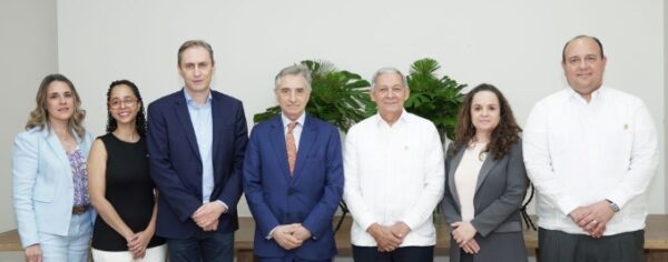 Delia Olivares, Mari Carmen Santana, Stefaan Pauwels, Raúl Fuentes, Cristian Reyna, Mariana Ruiz y Ramón Marc.