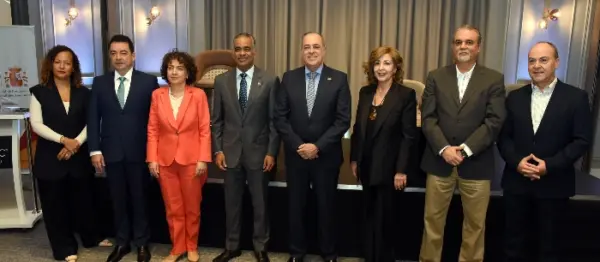 Lucy Peralta, Andrés Mejía, Lorea Arribalzaga, Joel Santos, Francisco Pérez, Pilar Serret, Artur Cabré e Ibán Campo.