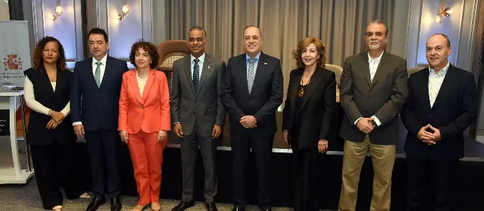Lucy Peralta, Andrés Mejía, Lorea Arribalzaga, Joel Santos, Francisco Pérez, Pilar Serret, Artur Cabré e Ibán Campo.