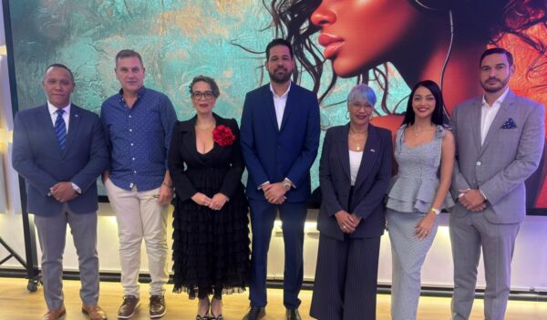 Damaso Espinal, Miguel Córdoba, Alexandra Híchez, Steven Rabassa, Marlyn Fernández, Emely del Rosario y Alexander Montes de Oca.