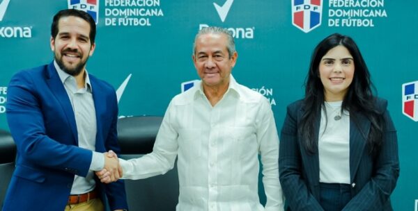 Daniel Pérez, José Francisco Deschamps y  Nathalia Martínez.