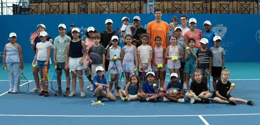 Los pequeños jugadores en el evento.