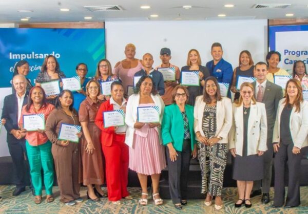 Grupo de ganadores que concluyeron la capacitación.