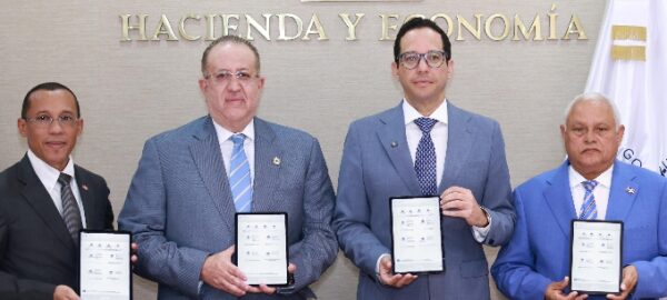 Geraldo Espinosa,  Magín Díaz, Sigmund Freund  y  Luis Delgado.