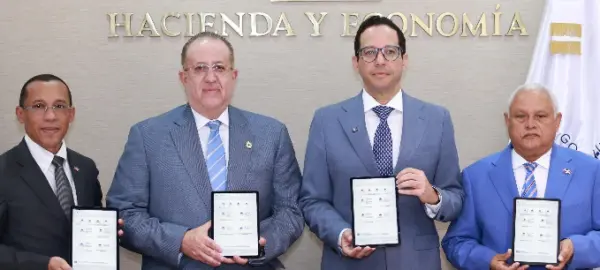 Geraldo Espinosa,  Magín Díaz, Sigmund Freund  y  Luis Delgado.