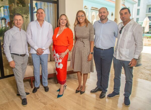 Ernesto Andrades, Maximiliano Marte, Betina Rey, Maxaida Marte, Antonio Villamea y Óscar Martínez.