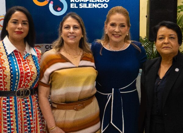 Ana Lendor, Ivonne Mañón, Jatnna Tavárez y Daris Sánchez.