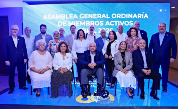 Directivos del patronato durante la asamblea.