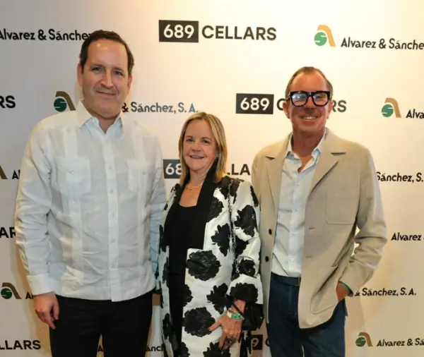José Antonio Álvarez hijo, Anne Maryse López y Curtis Mcbride.