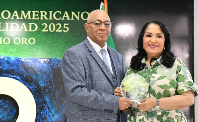 Yanio Concepción y Maritza López de Ortiz.