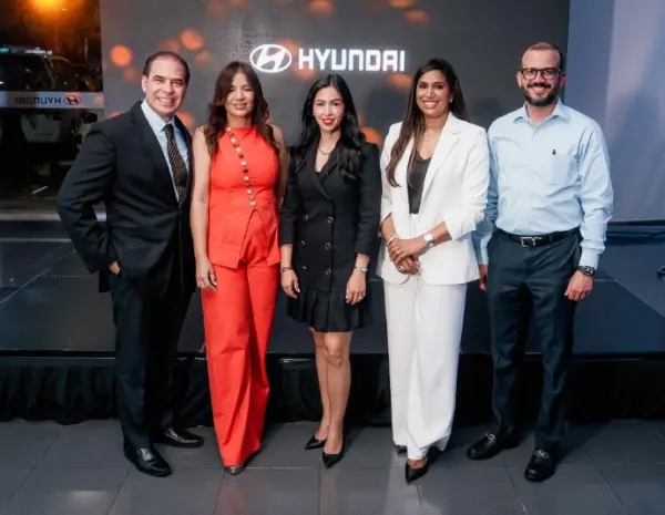 Ejecutivos Hyundai y Magna.