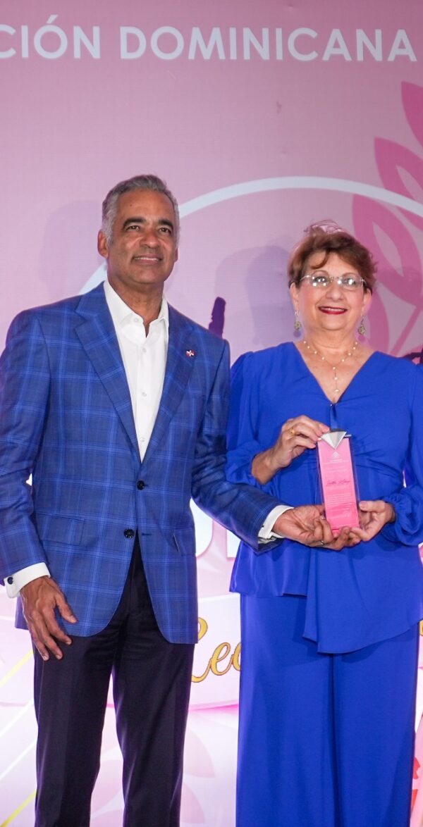 Joel Santos y  Linette Arbaje.