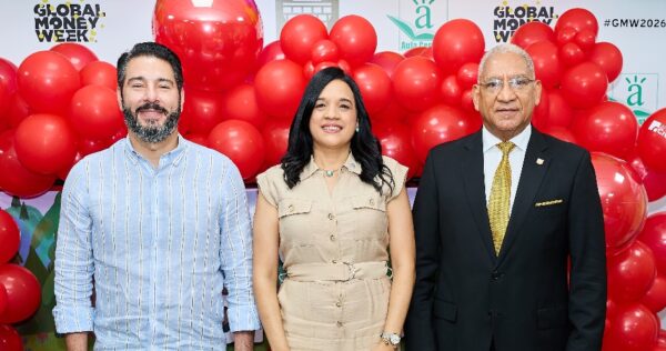 Francisco Torres, Rita Plá y Ervin Novas.