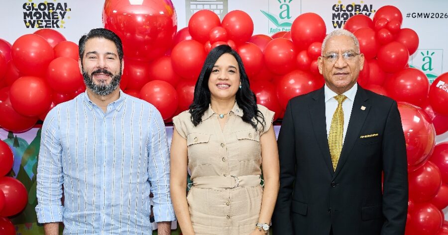 Francisco Torres, Rita Plá y Ervin Novas.