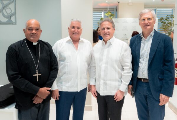 Obispo Julio César Corniel, José Natalio Redondo, Gustavo Ariza y Roberto Casoni.