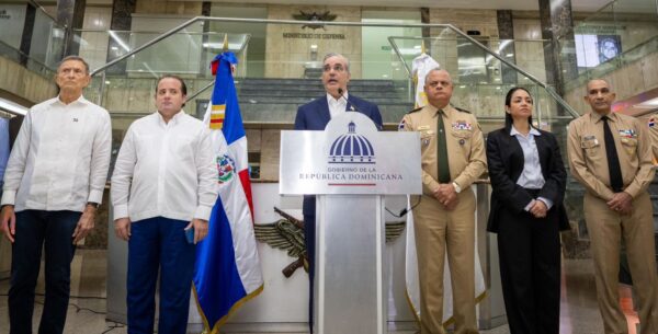 Momentos en que el presidente Luis Abinader ofrece los detalles sobre la reunión del Consejo de Defensa y de Seguridad.