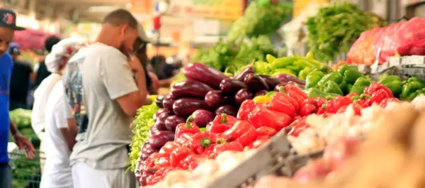 Autoridades y comerciantes se han comprometido con mantener la estabilidad en los precios de productos esenciales.