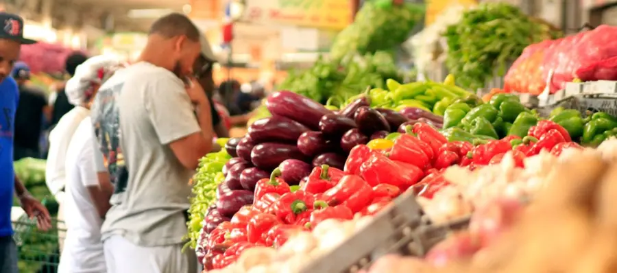 Autoridades y comerciantes se han comprometido con mantener la estabilidad en los precios de productos esenciales.