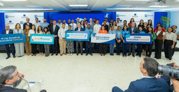 El programa Excelencia Popular cuenta con 683 becados y egresados.