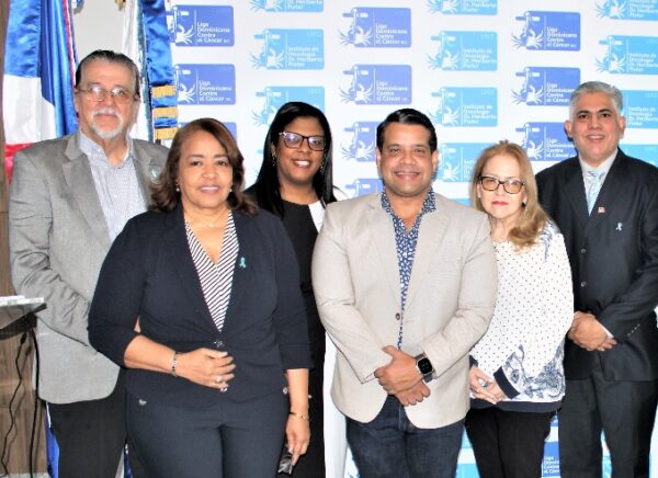 Parte de los especialistas que participaron en la Jornada Cáncer Cervicouterino.