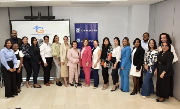 La clausura con participantes del diplomado.