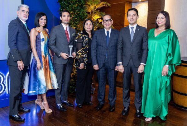 Arturo Vargas, Estefanía Vargas, Vicente Vargas, Lydia Camilo, Efrén Ortíz, Manuel Trujillo y Verónika Ramírez.