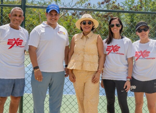 Luis Veras, Elvys Duarte, Rossy Santana, Yenny Cárdenas y Ali Quintero.