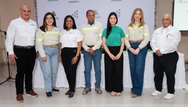 Yasmín Dishmey, Ramón Padilla, Karla Faxas, Karina Cruz y Víctor Souffront.