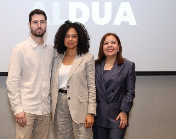 Alejandro Llamas, Isabel Mercedes y Gabriella Huguet.