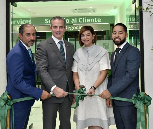 Raimundo Perelló Portela, Brian Paniagua, Claudia Espinal y Juan Güílamo.