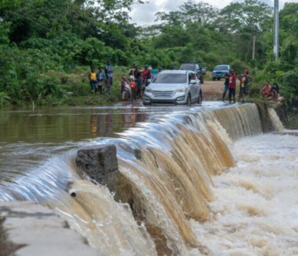 El  suministro de agua colapsa tras intensas lluvias en el país.