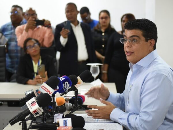 Fellito trató los temas de la basura y las cañadas.