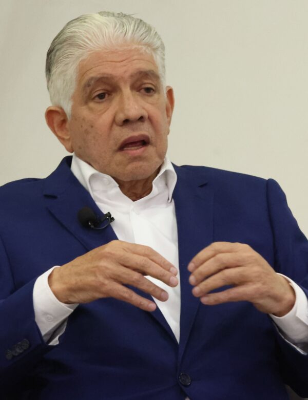 Eduardo Estrella, ministro de Obras Públicas.  Alexis monegro