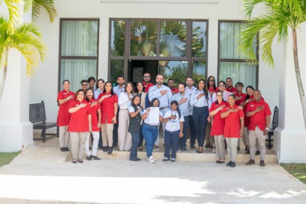 AHRB destaca acuerdo entre Dreams & Secrets La Romana y ADOSID