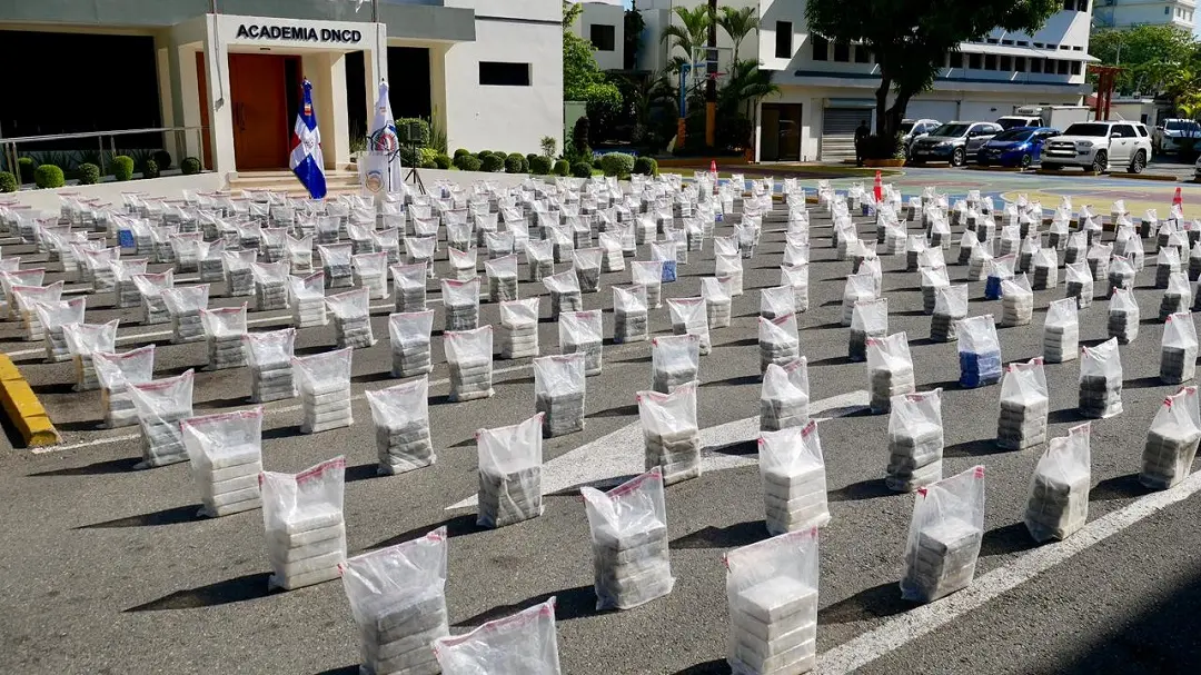 Alijo de 1.7 toneladas de cocaína en Pedernales entra entre los mayores decomisos marítimos en el país